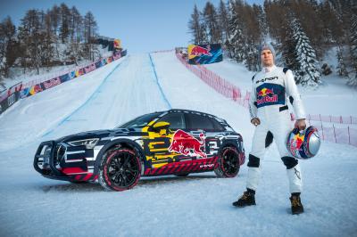 Découvrez les photos de l'exploit de l'Audi e-tron sur une piste de ski alpin en Autriche.