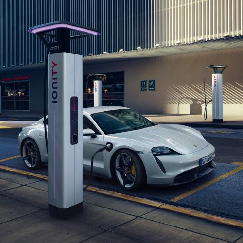 Porsche Taycan | les photos officielles de la nouvelle sportive 4 portes 100% électrique 
