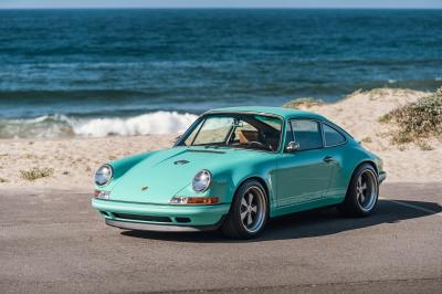 Porsche 911 Malibu by Singer | Les photos de la sportive à vendre chez RM Sotheby’s