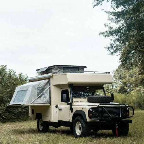 Land Rover Defender x Osprey : les photos du camping-car de 1990
