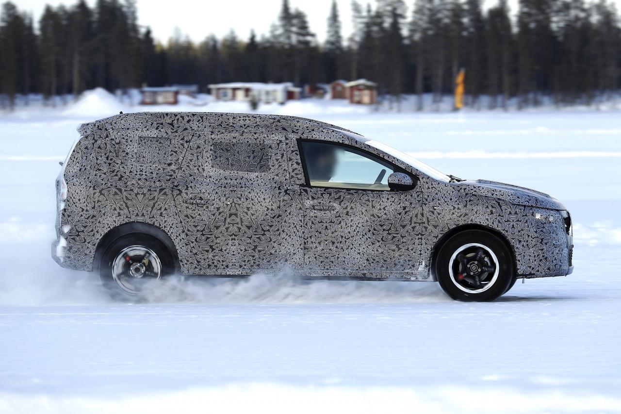 hd-dacia-logan-mcv-2022---les-photos-espion-du-break.jpg