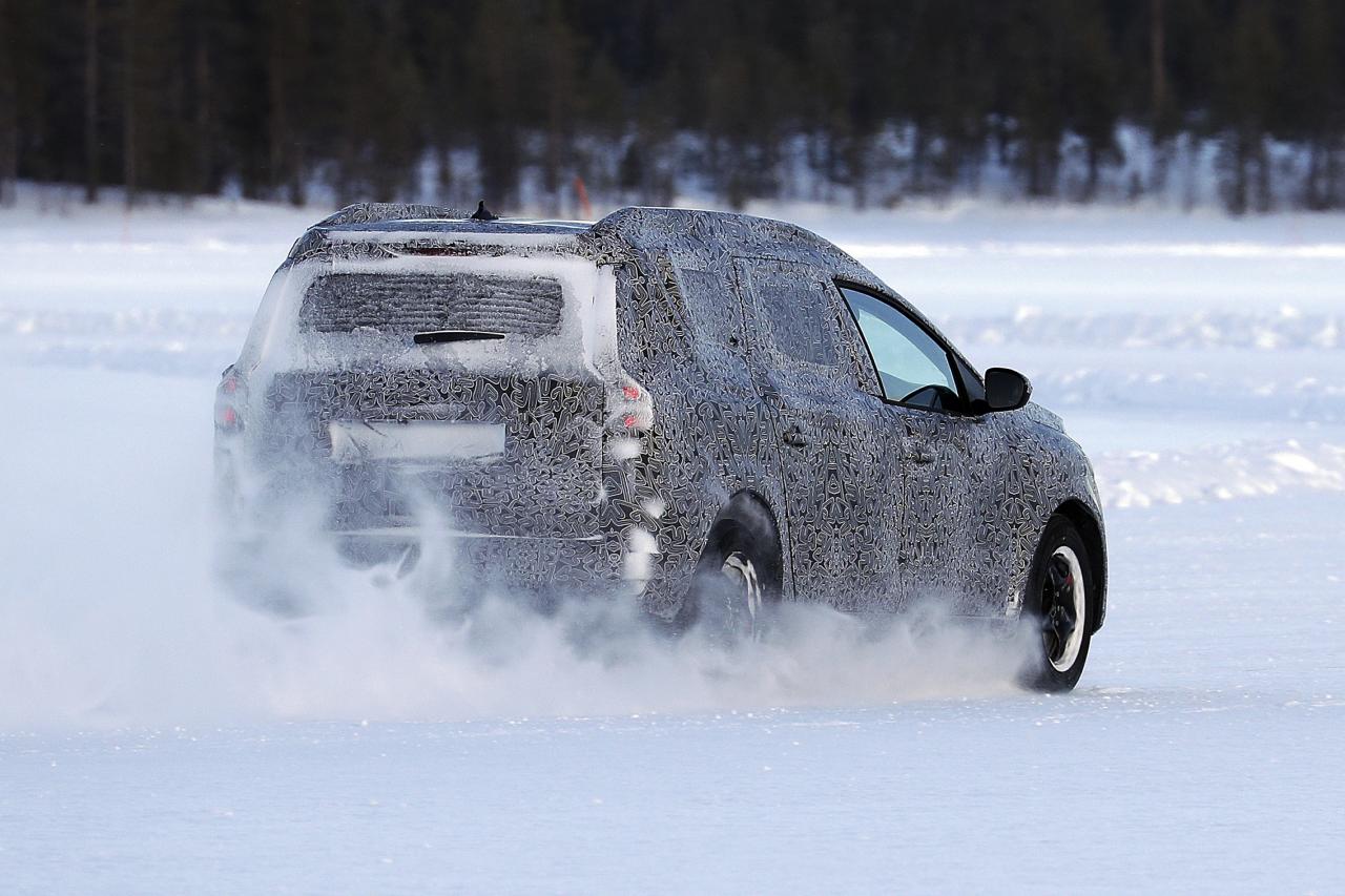 hd-dacia-logan-mcv-2022---les-photos-espion-du-break.jpg