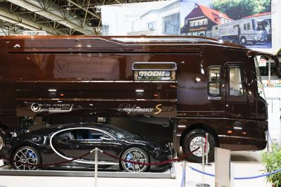 Volkner Performance S | le camping-car qui héberge une Bugatti Chiron dans son garage