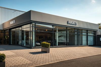 Bugatti s’installe à Manchester | Les photos du nouveau showroom de la marque