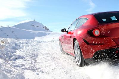 Ferrari FF dans la neige