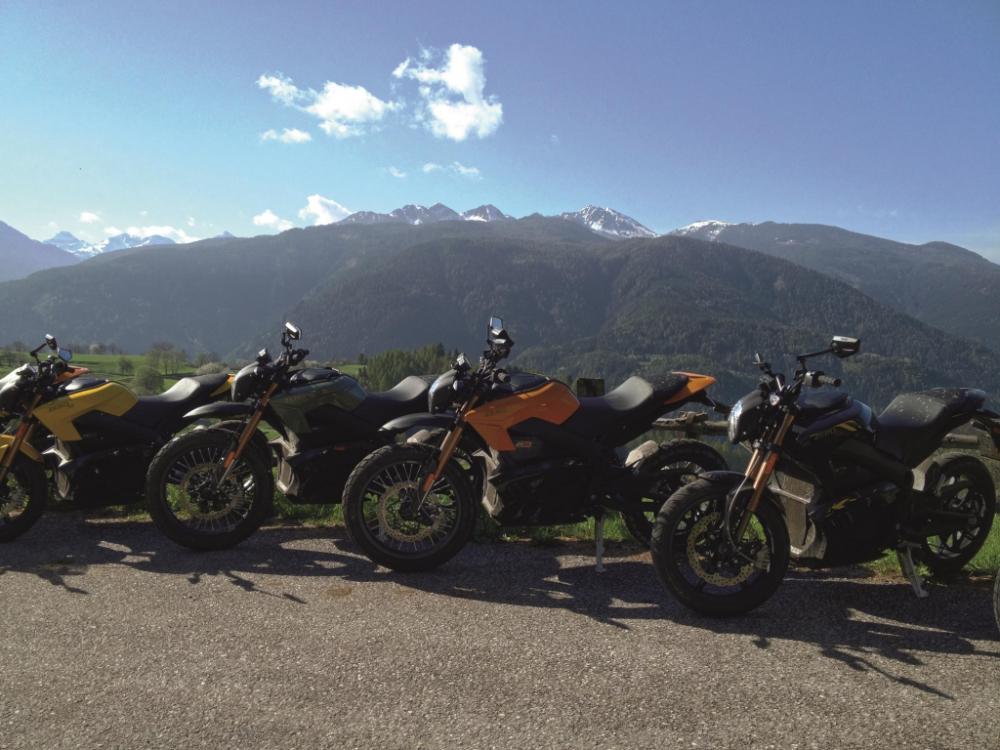 Les Alpes en moto électrique Zero avec Edelweiss Bike Travel